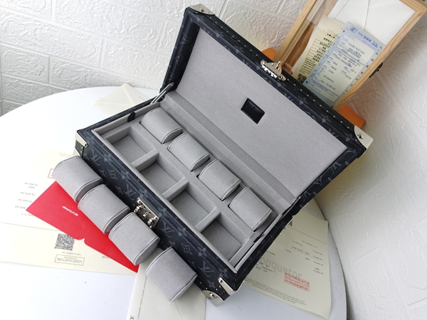 ルイヴィトンバッグ背面デザイン